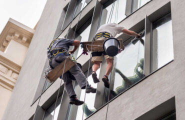 Risk-taking Suspended Window Cleaners